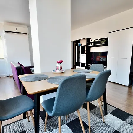 Downtown By The Lindens Yambol