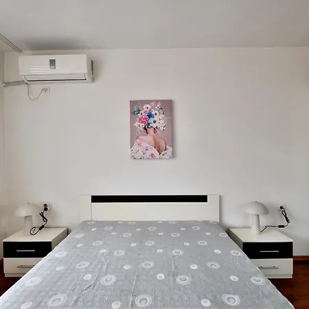 Downtown By The Lindens Jambol