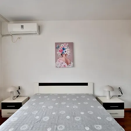 Downtown By The Lindens *