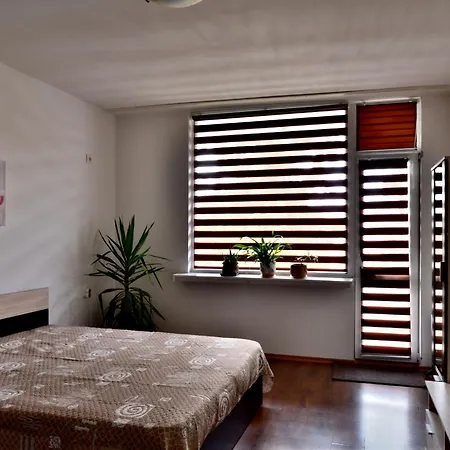 Downtown By The Lindens