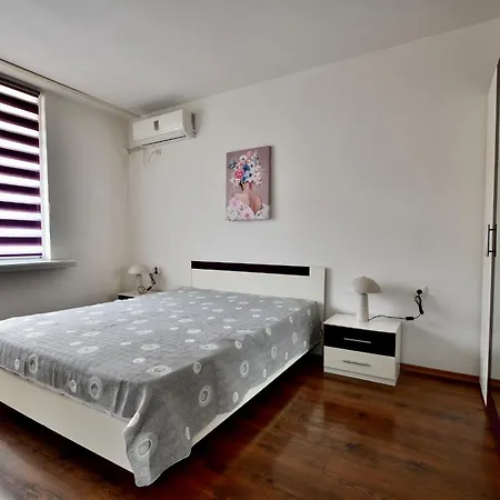 Downtown By The Lindens Apartman *