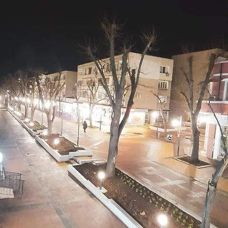 Downtown By The Lindens
