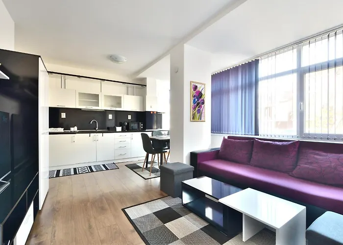 Downtown By The Lindens Apartment