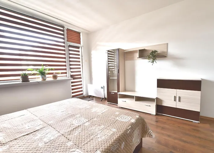 Downtown By The Lindens Apartment