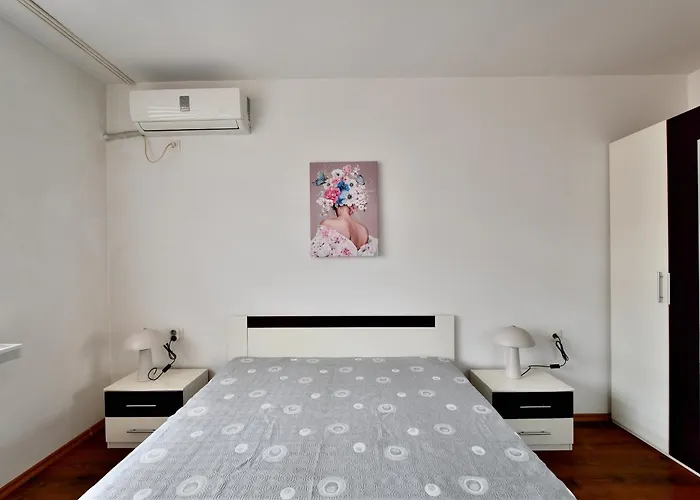 Downtown By The Lindens Yambol