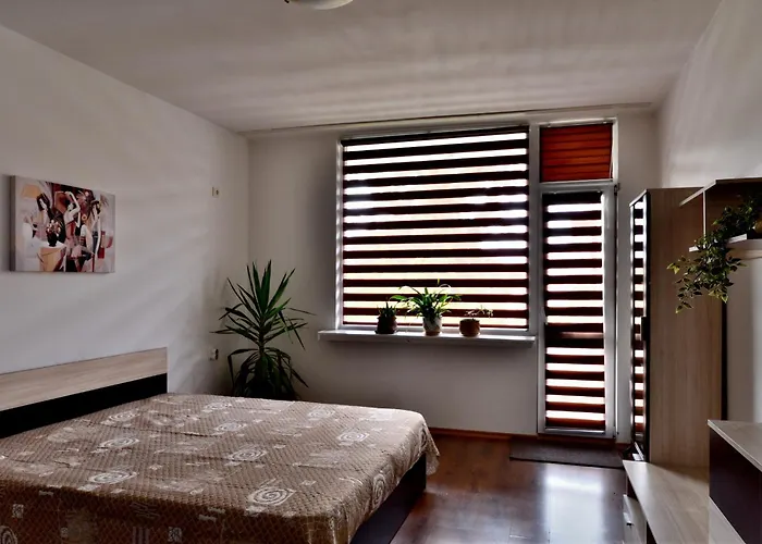 Downtown By The Lindens