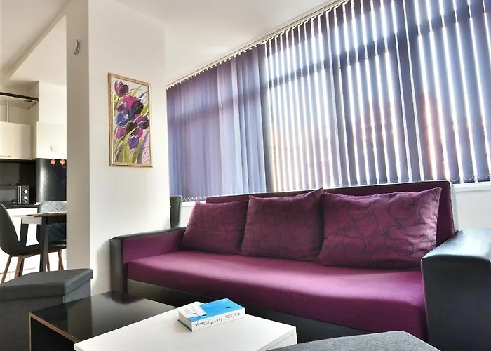 Downtown By The Lindens Apartment