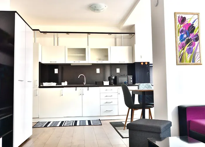 Downtown By The Lindens *