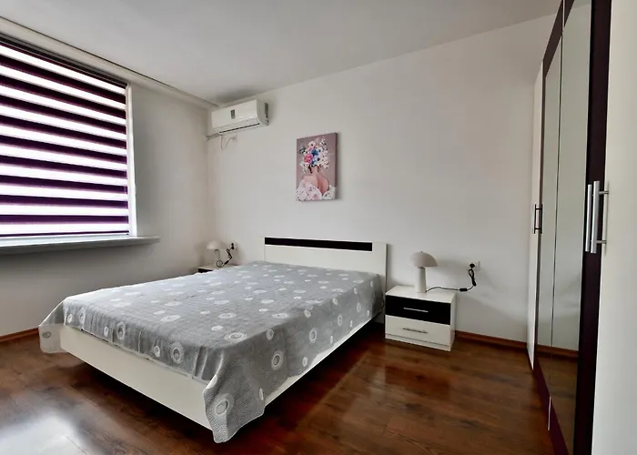 Downtown By The Lindens Apartment *