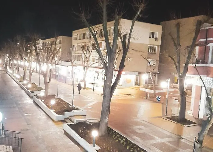 Downtown By The Lindens